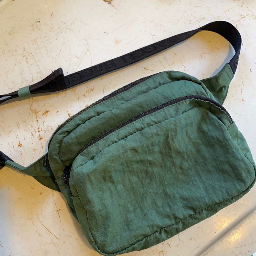 BAGGU nylon fannypack hip bag rare color!